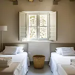 Nimela In Parikia (Paros)