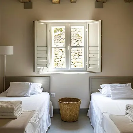 Nimela In Paros Isterni (Paros)